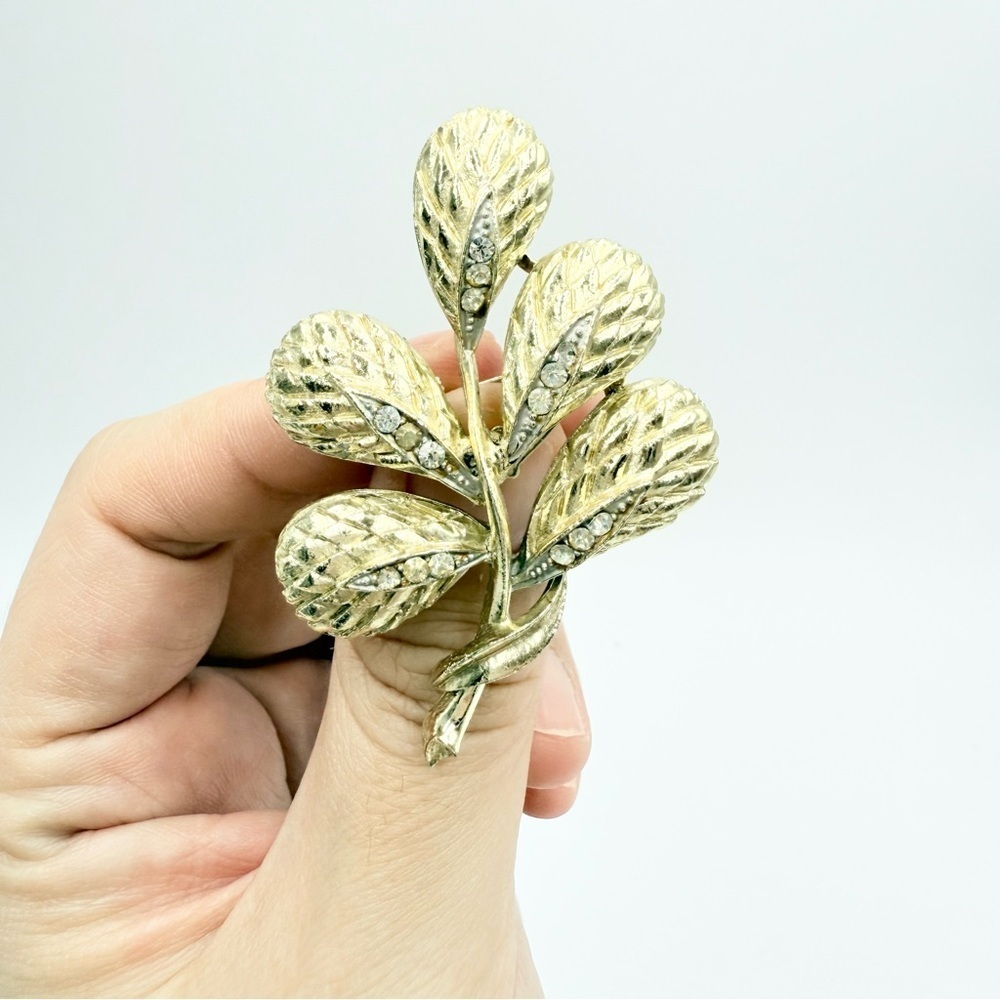 Vintage Gold Tone Leaf Brooch with Rhinestones